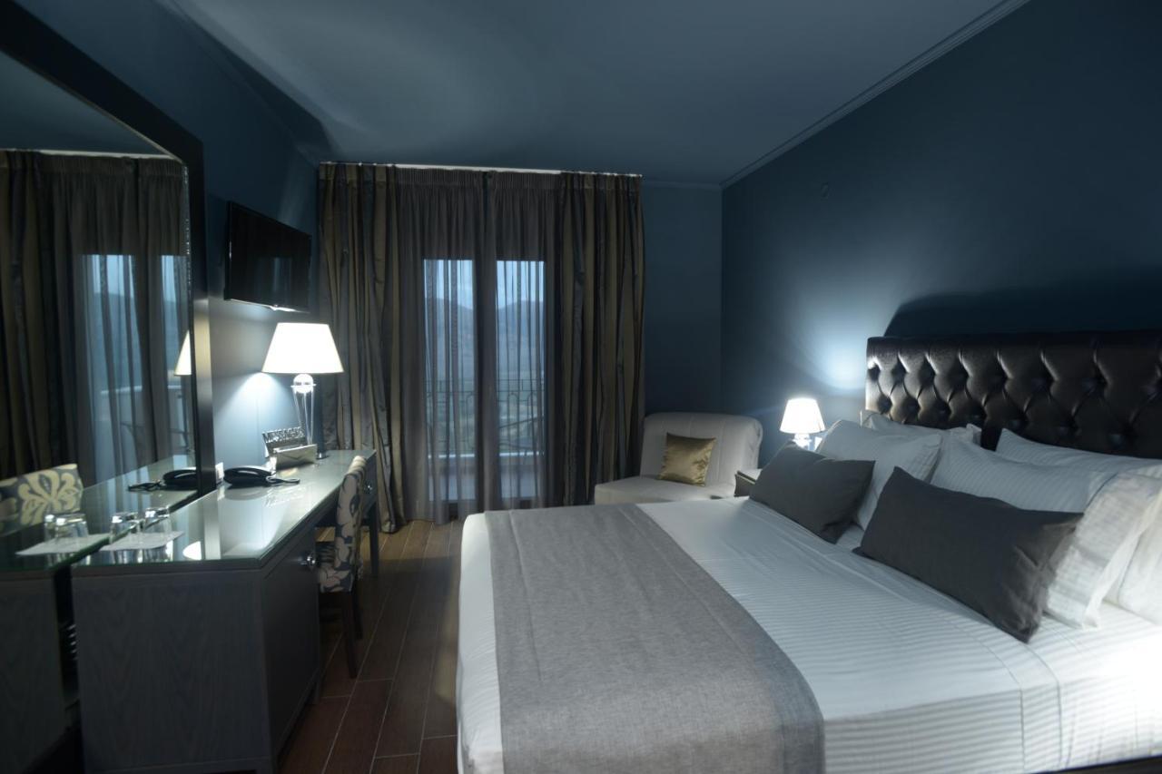 Theasis Hotel Paramythia Esterno foto