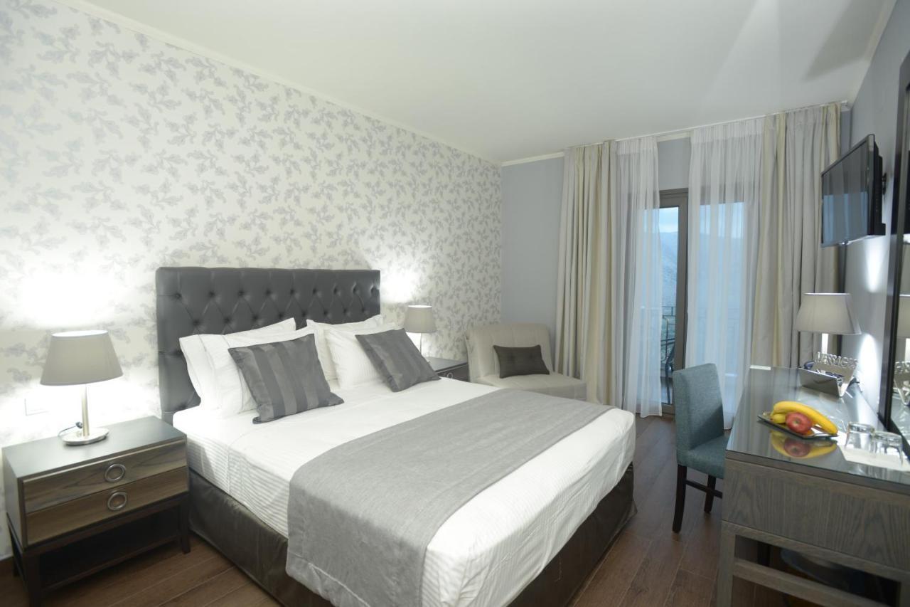 Theasis Hotel Paramythia Esterno foto